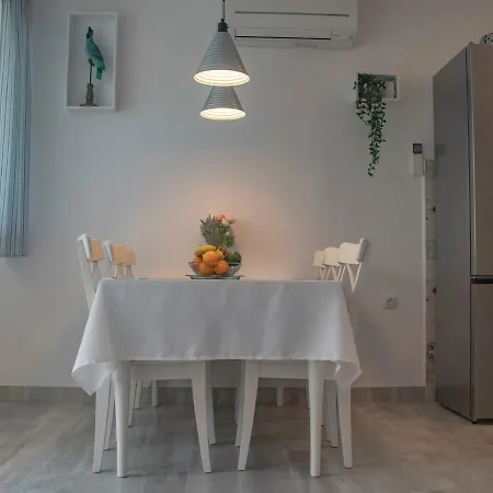 M&m's Place Apartment Split